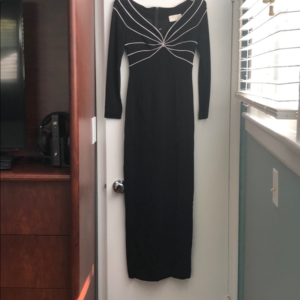 Black and white gown - Picture 5 of 5